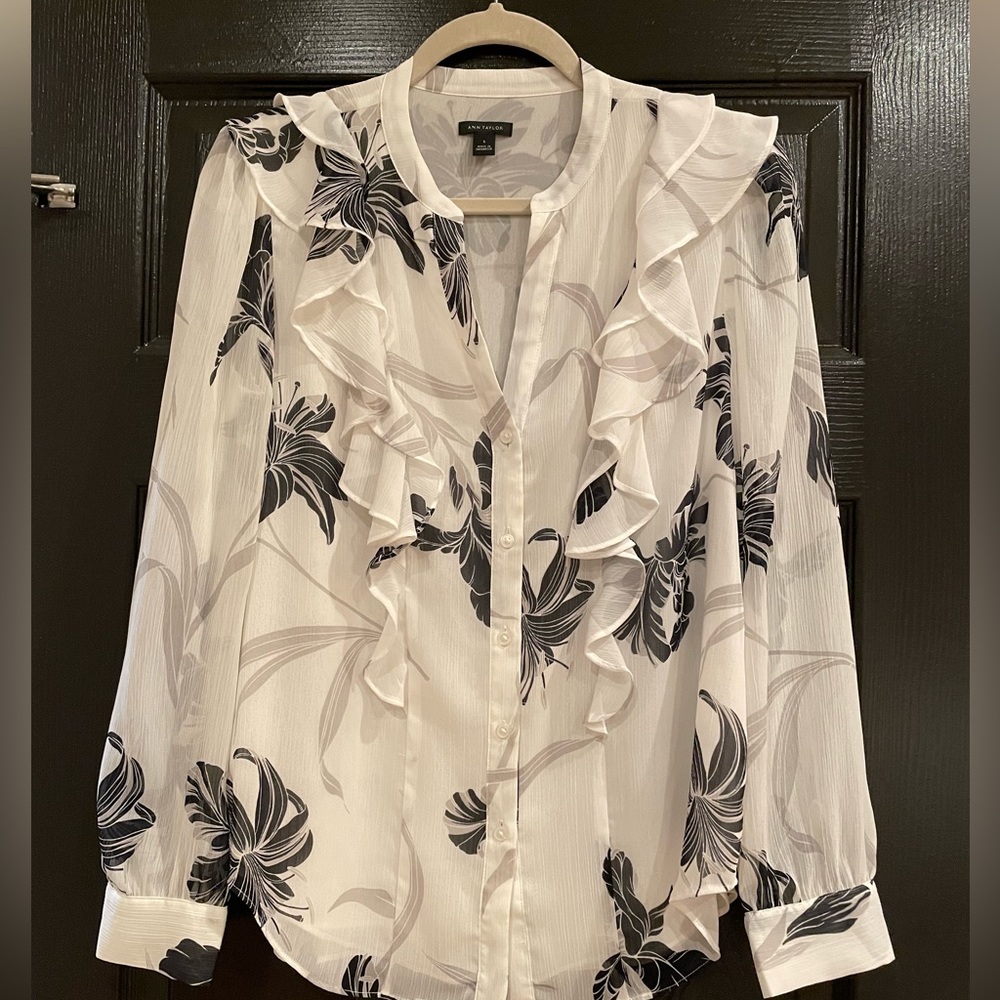 NWOT Ann Taylor white ruffle button down sz S